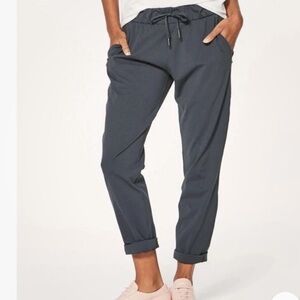 Lululemon On The Fly Pant 28" Melanite Size 4